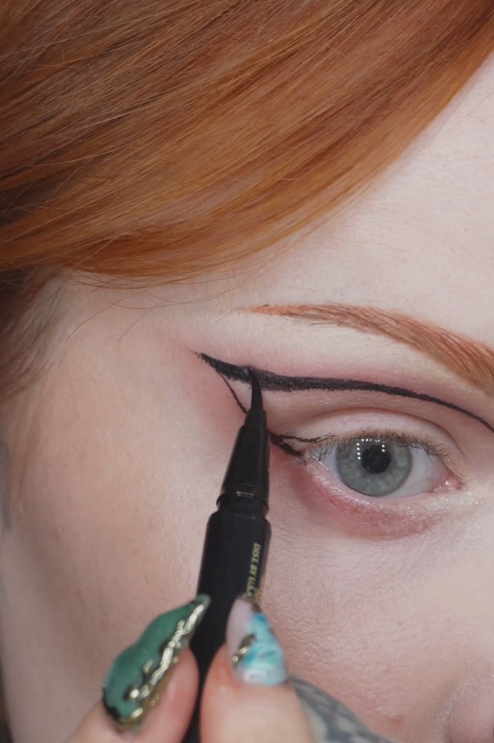 Velvet Grip Liquid Eyeliner [Chalice]