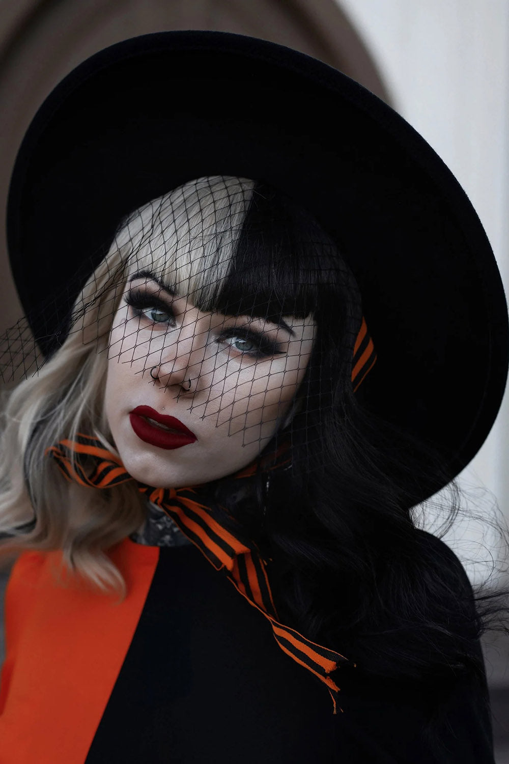Sombrero con velo de pesadilla naranja 
