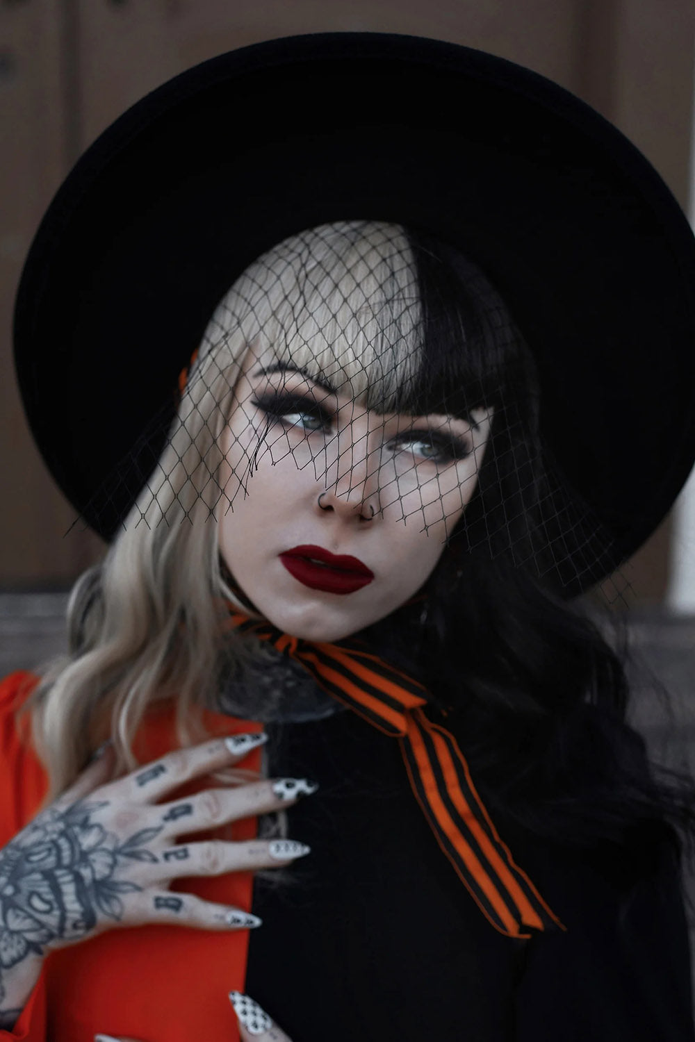 Sombrero con velo de pesadilla naranja 