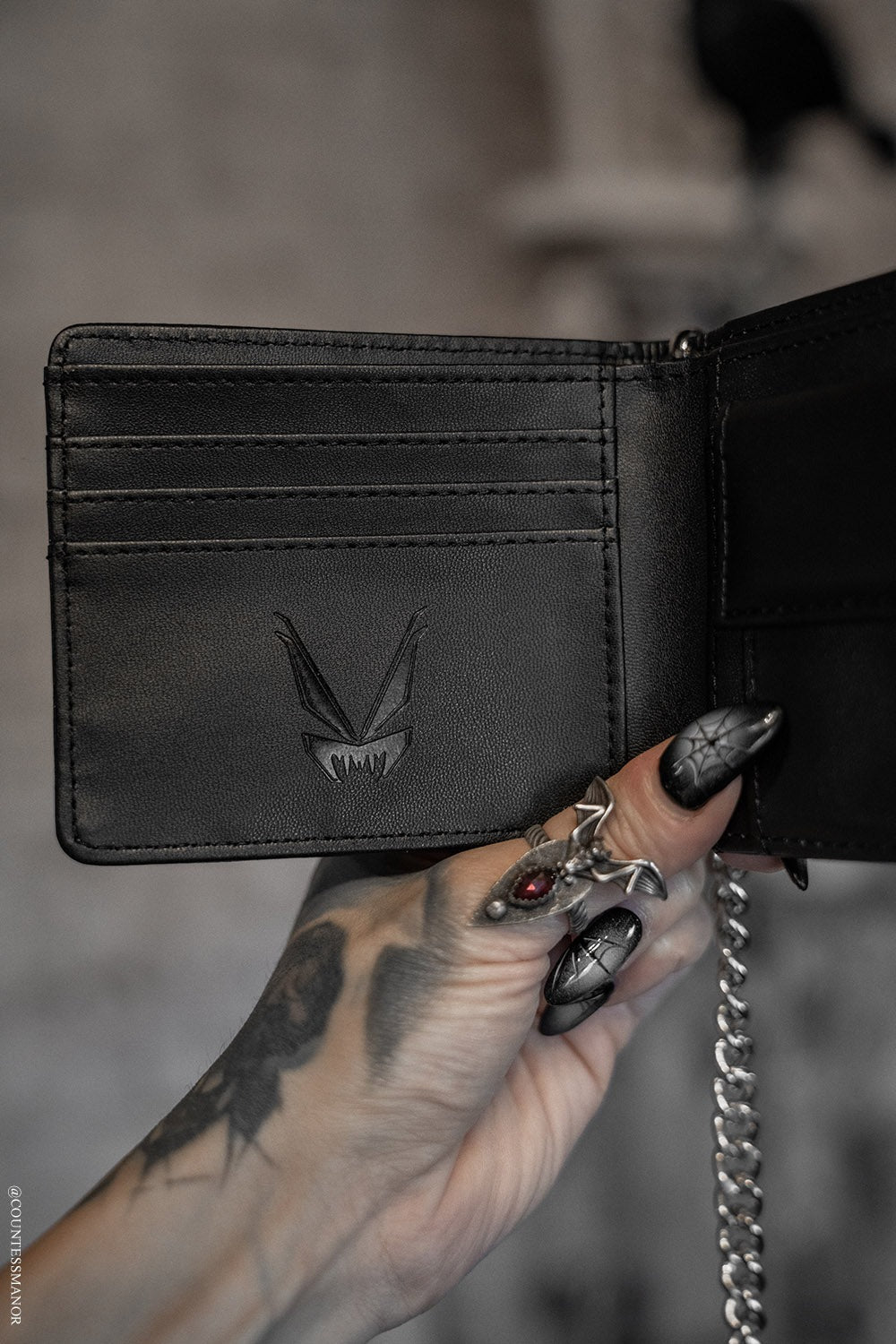 Dripp Wallet Skull Drip Emboss Bifold Wallet w/ Chain – VampireFreaks