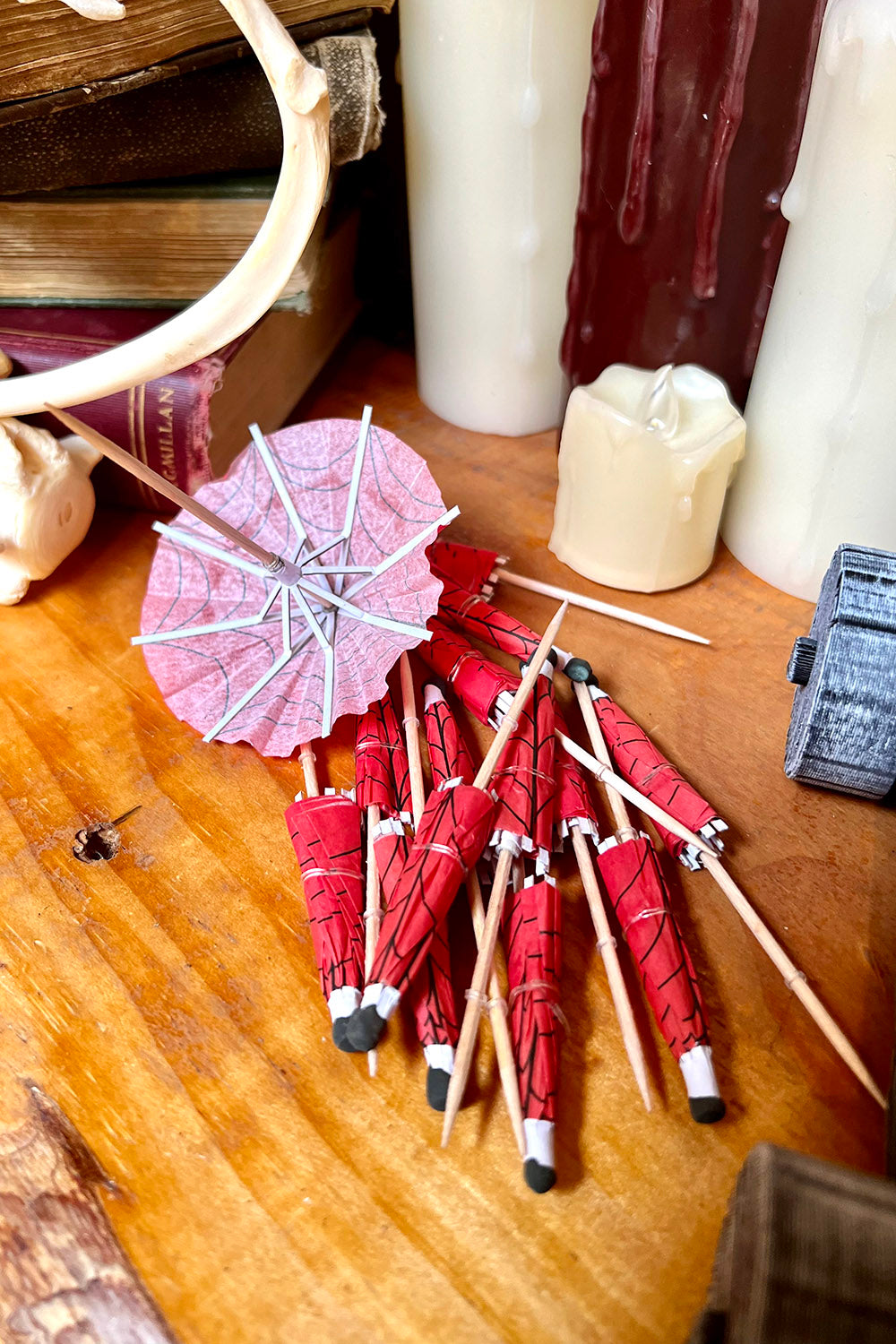 Spooky Cocktail Umbrellas [ORANGE SPIDERS]