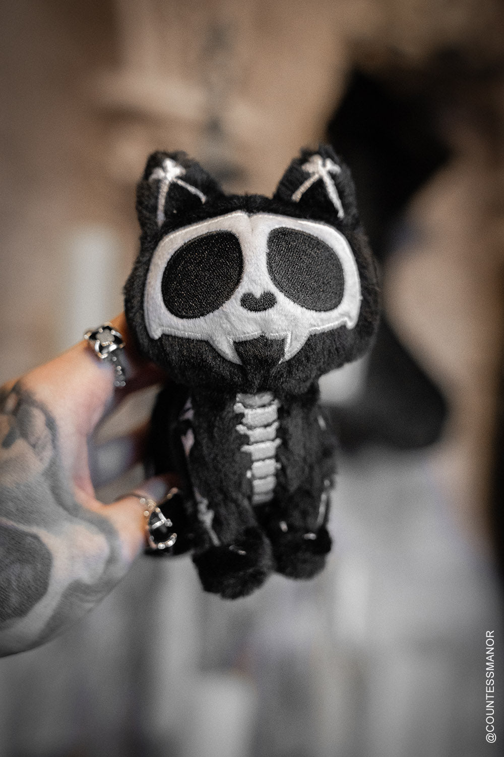 Skelekitty Plush Keychain – VampireFreaks