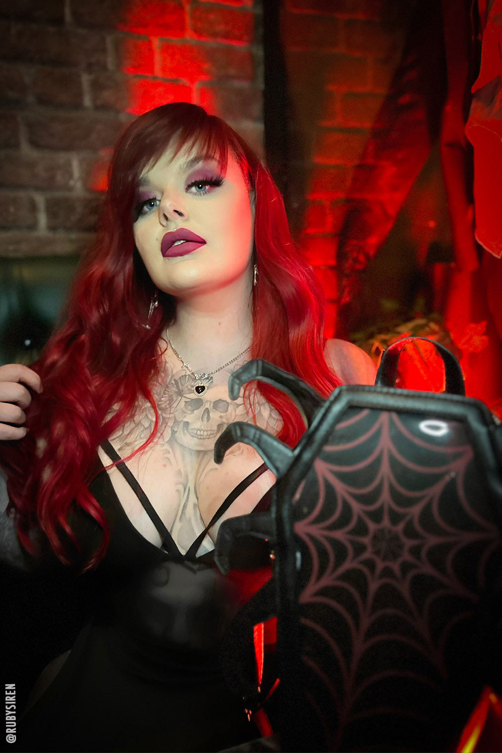 Bolso Ita con forma de ataúd de araña