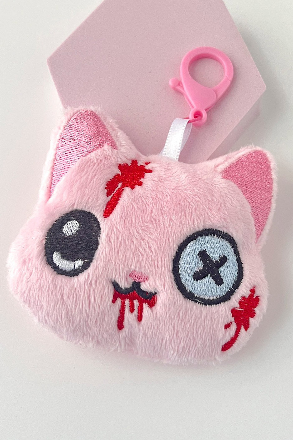 button eye cat kawaii plushie keychain