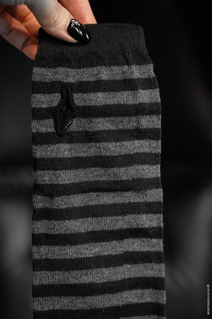 knitted emo striped arm warmers with tumbholes