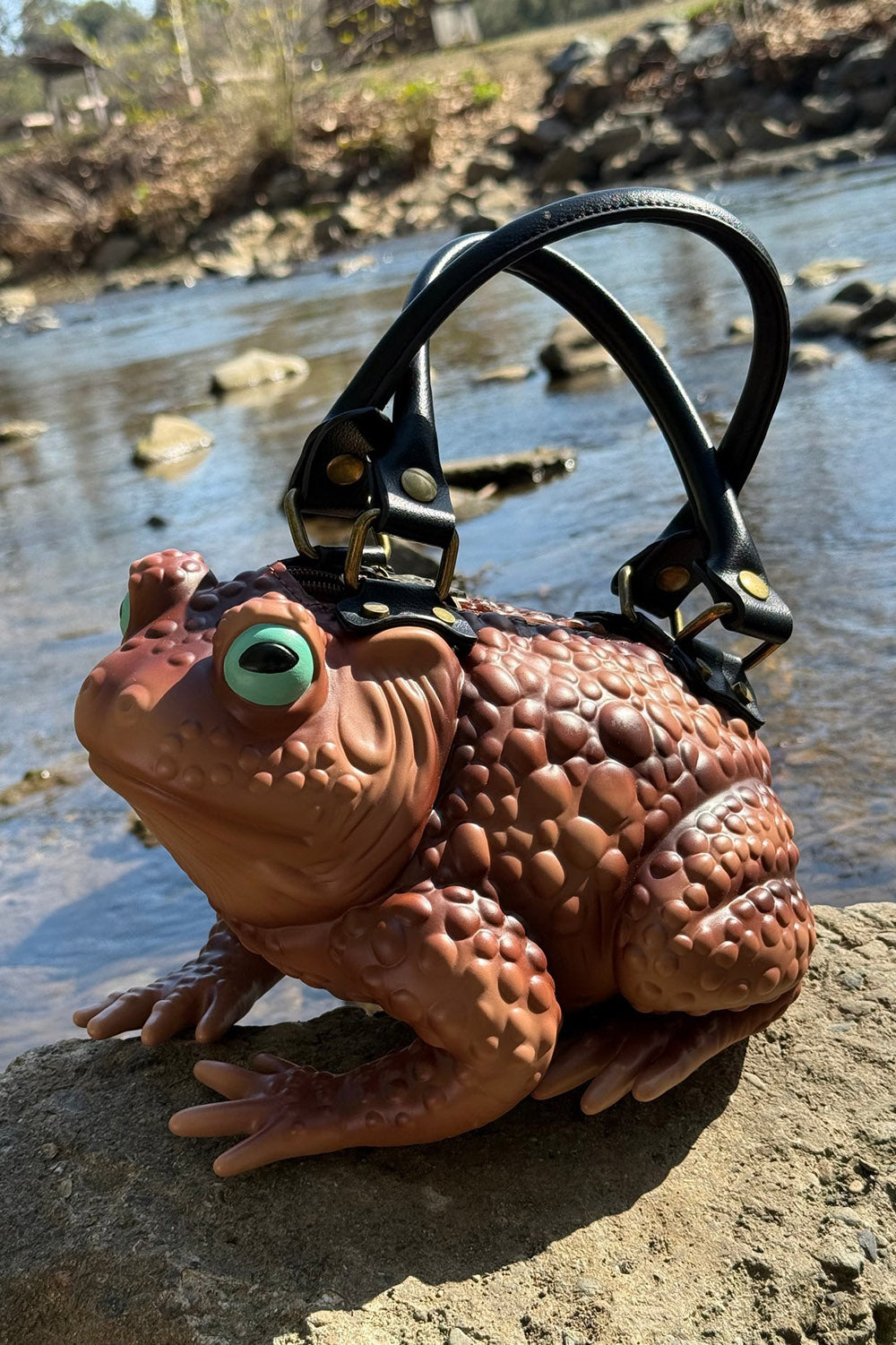 3d vinyl novelty brown toad shoulder bag  by windy willow