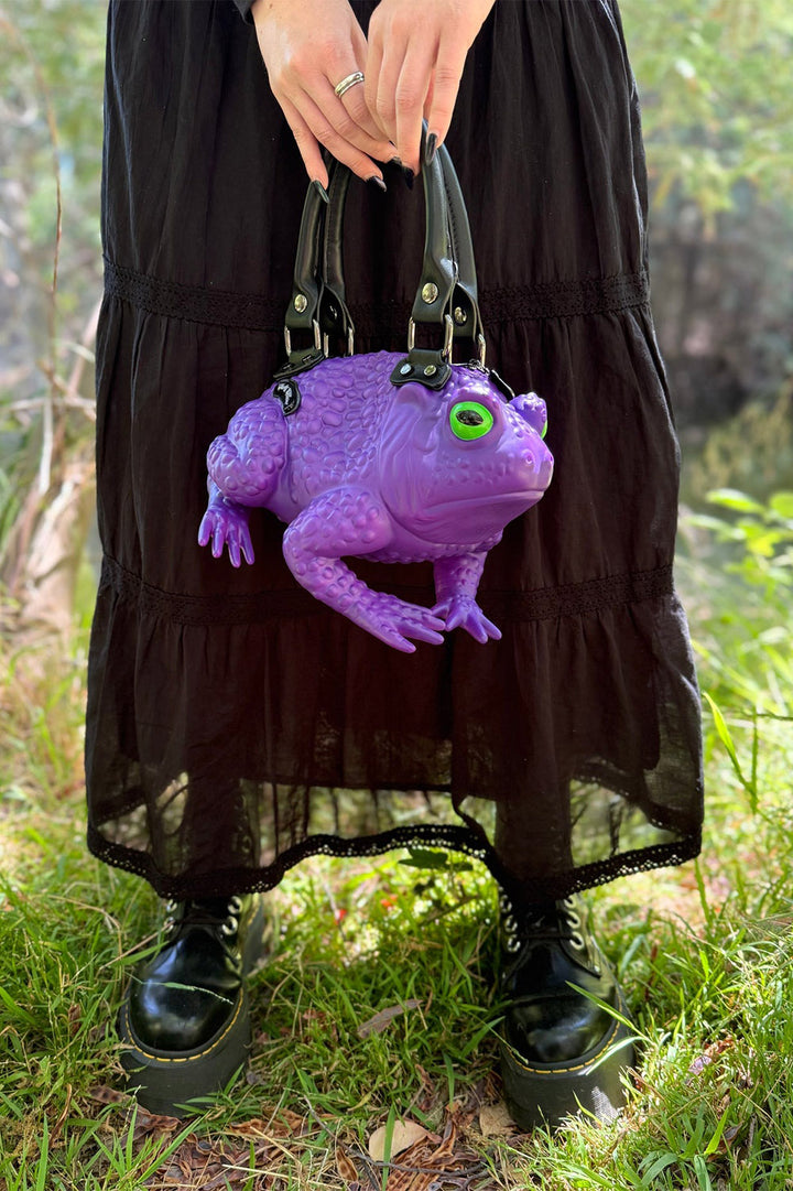 quirky gothic toad purse