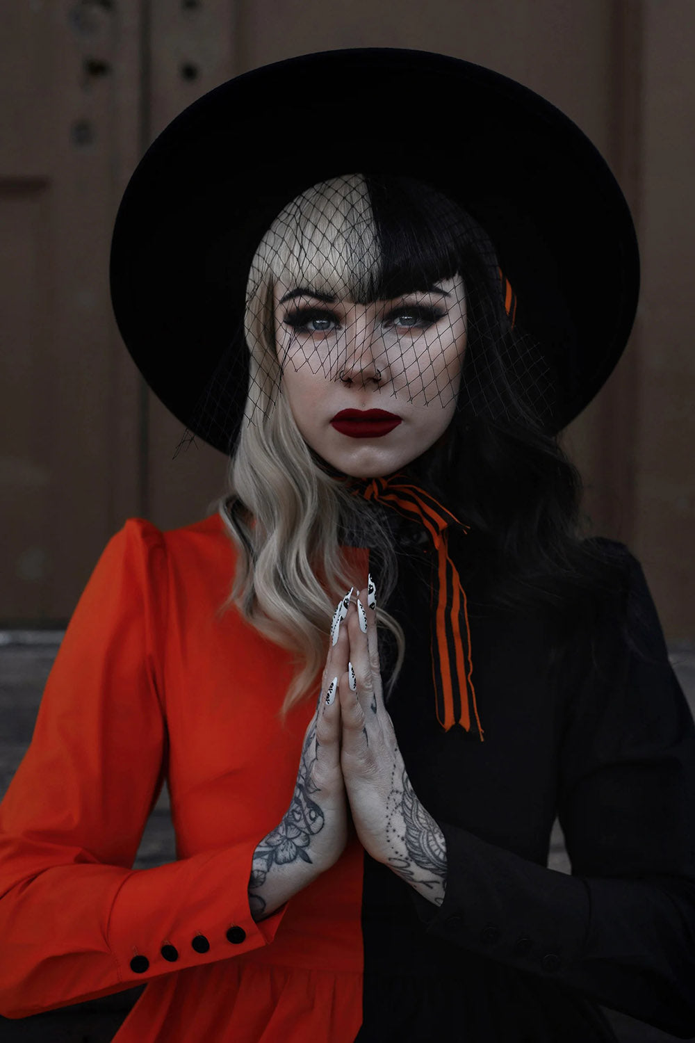 Sombrero con velo de pesadilla naranja 