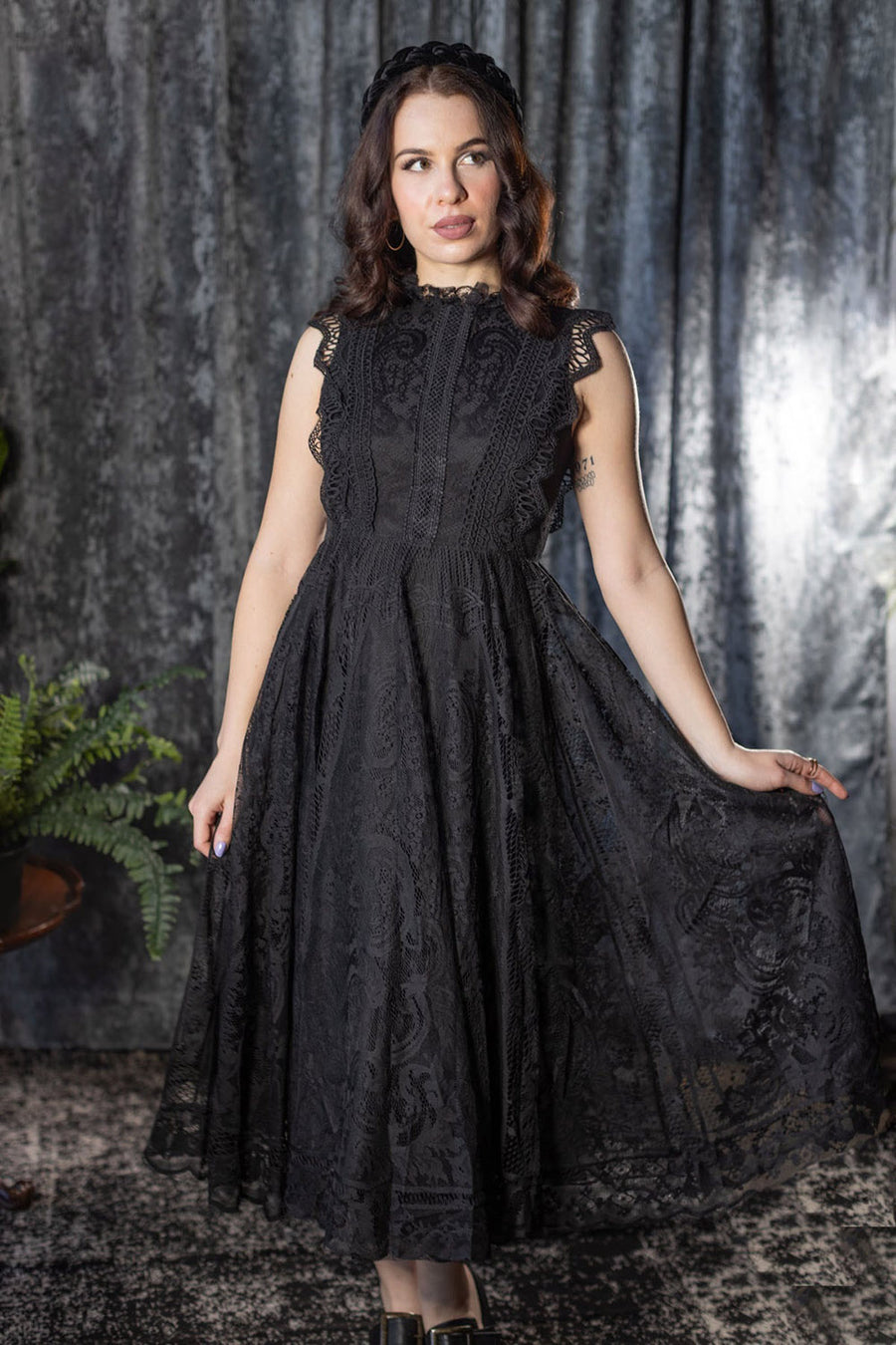dark cottagecore sleeveless black gothic lace dress