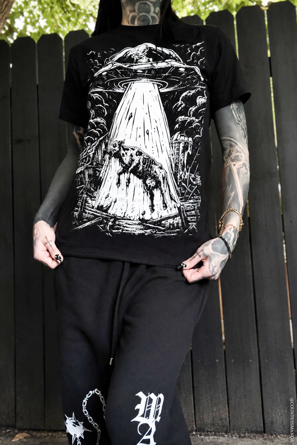 flying saucer ufo alien abducting cow graphic tshirt goth punk emo