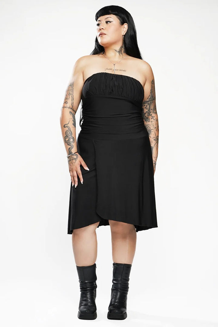 plus sized flowy black strapless dress