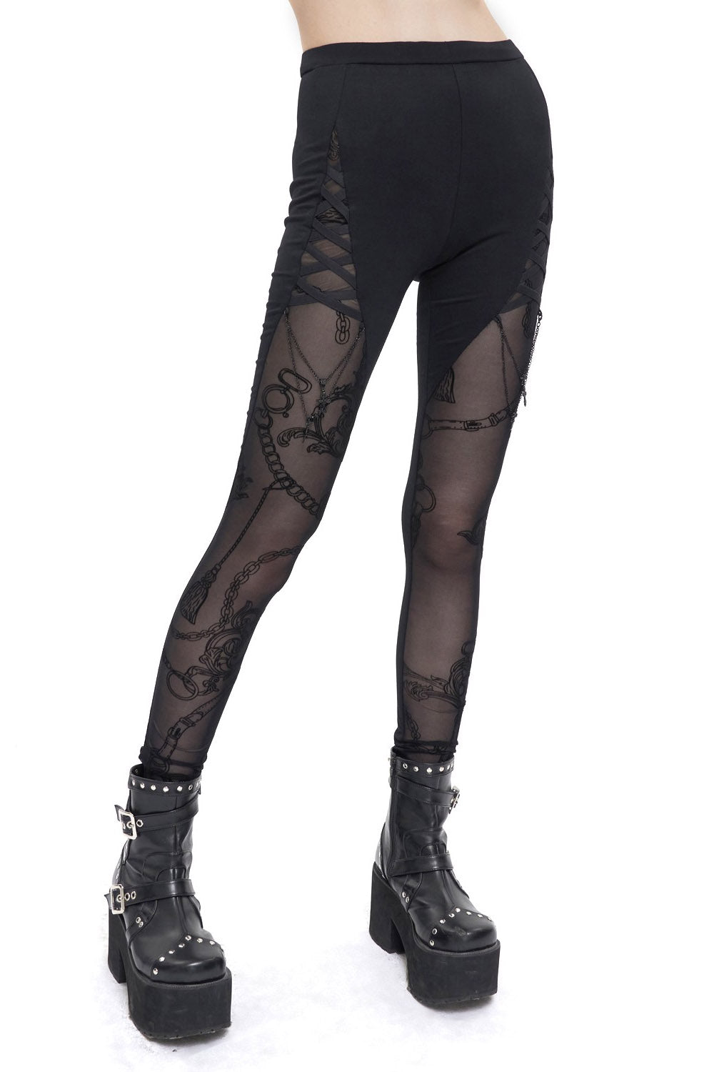 Leggings con aberturas y dijes victorianos