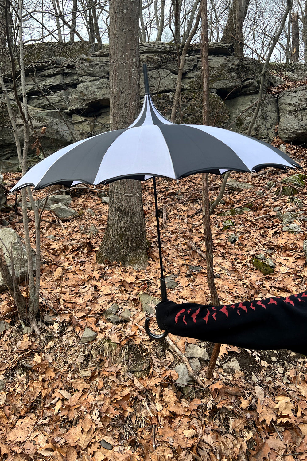 Batwing Pagoda Umbrella [BLACK/WHITE STRIPED]